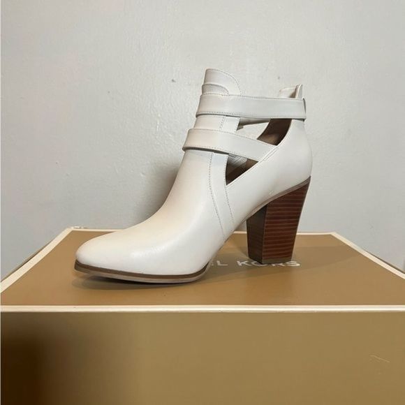 NEW WITH BOX & Gift Box- Michael Kors Walden Bootie Optic White 9 - Picture 5 of 6